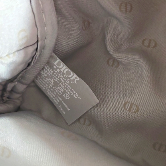 DIOR COSMETIC POUCH, ADDICT LIP MAXIMIZER & DIORSHOW ICONIC OVERCURL MASCARA SET - Picture 7 of 16